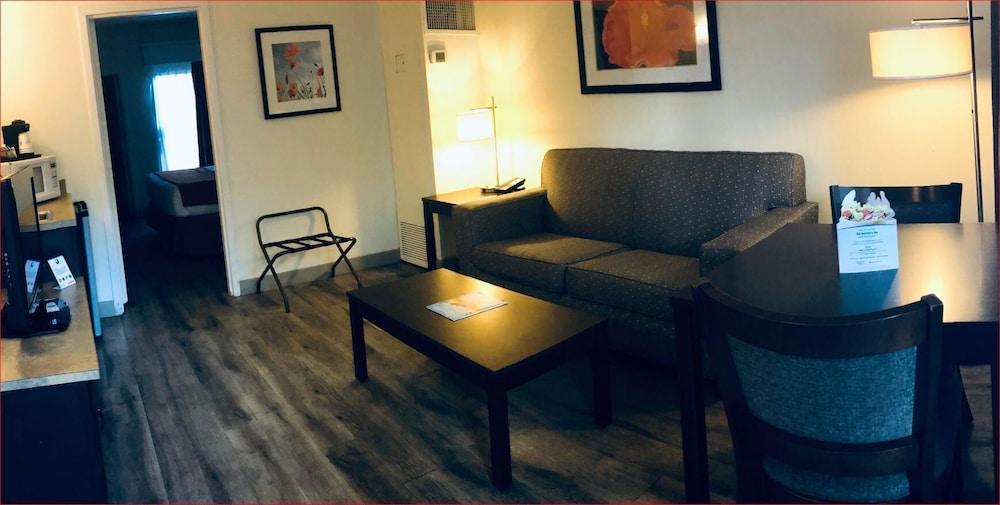 Baymont By Wyndham Tampa Near Busch Gardens Hotel Bagian luar foto