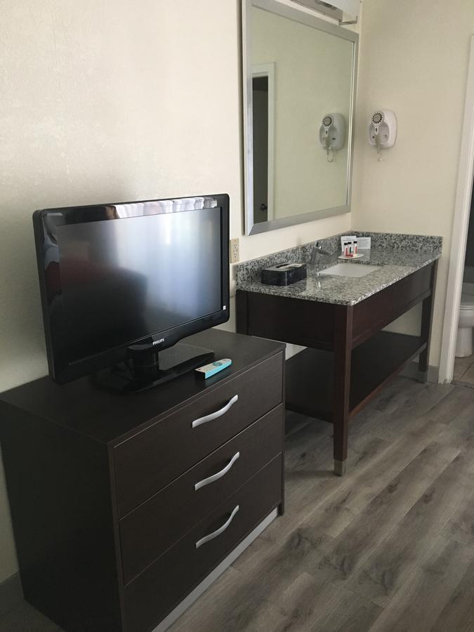 Baymont By Wyndham Tampa Near Busch Gardens Hotel Bagian luar foto
