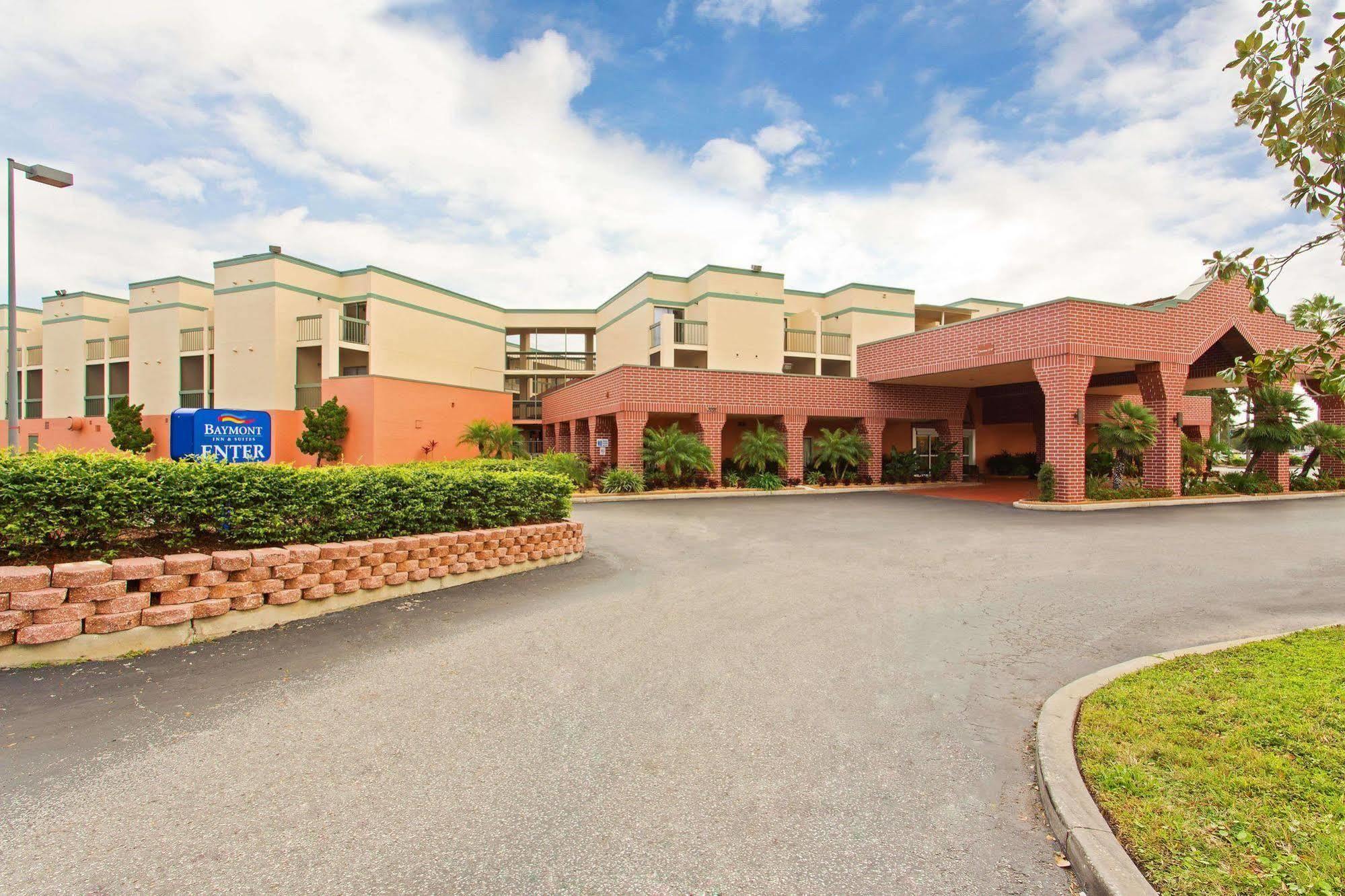 Baymont By Wyndham Tampa Near Busch Gardens Hotel Bagian luar foto