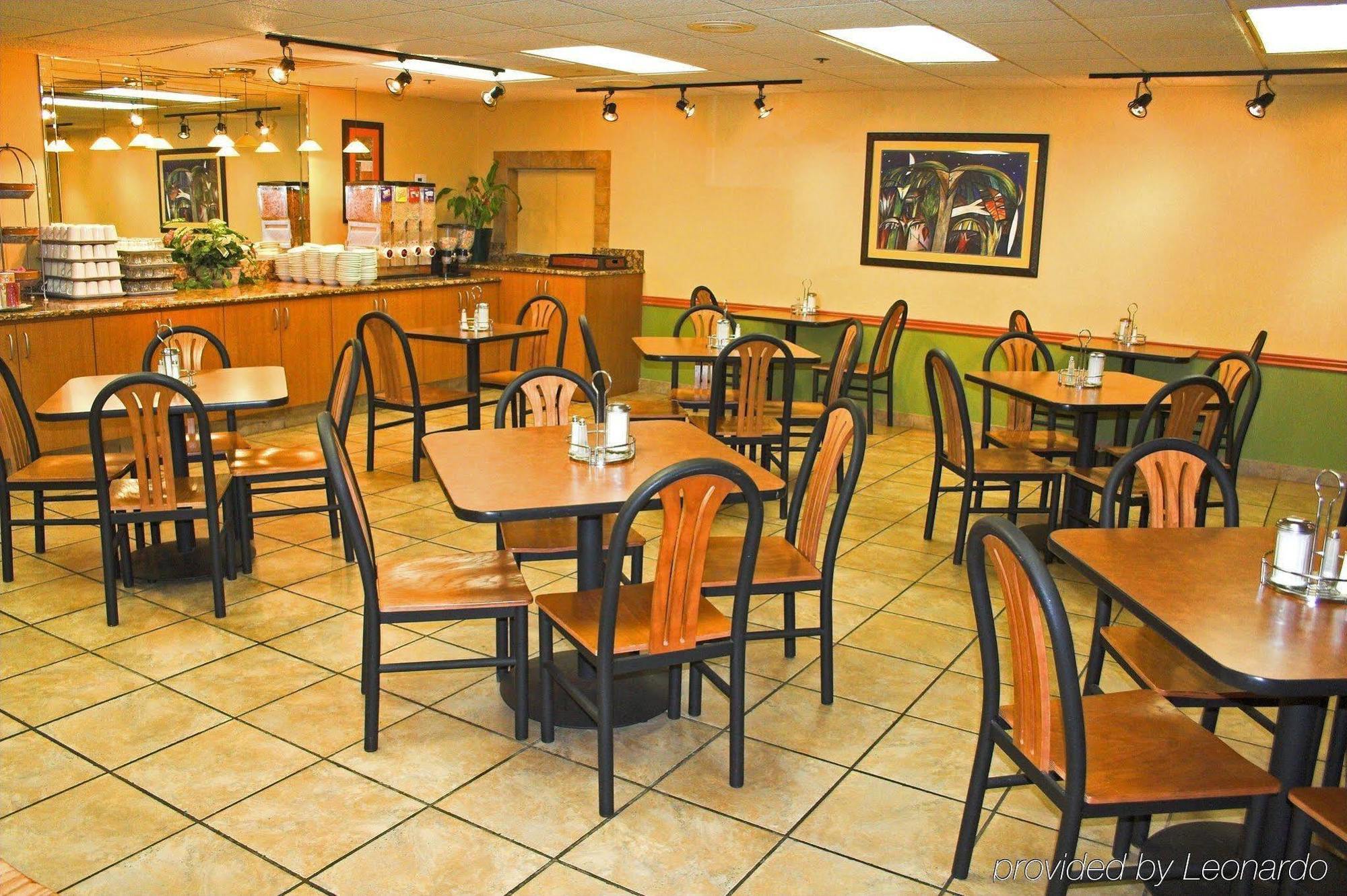 Baymont By Wyndham Tampa Near Busch Gardens Hotel Restoran foto