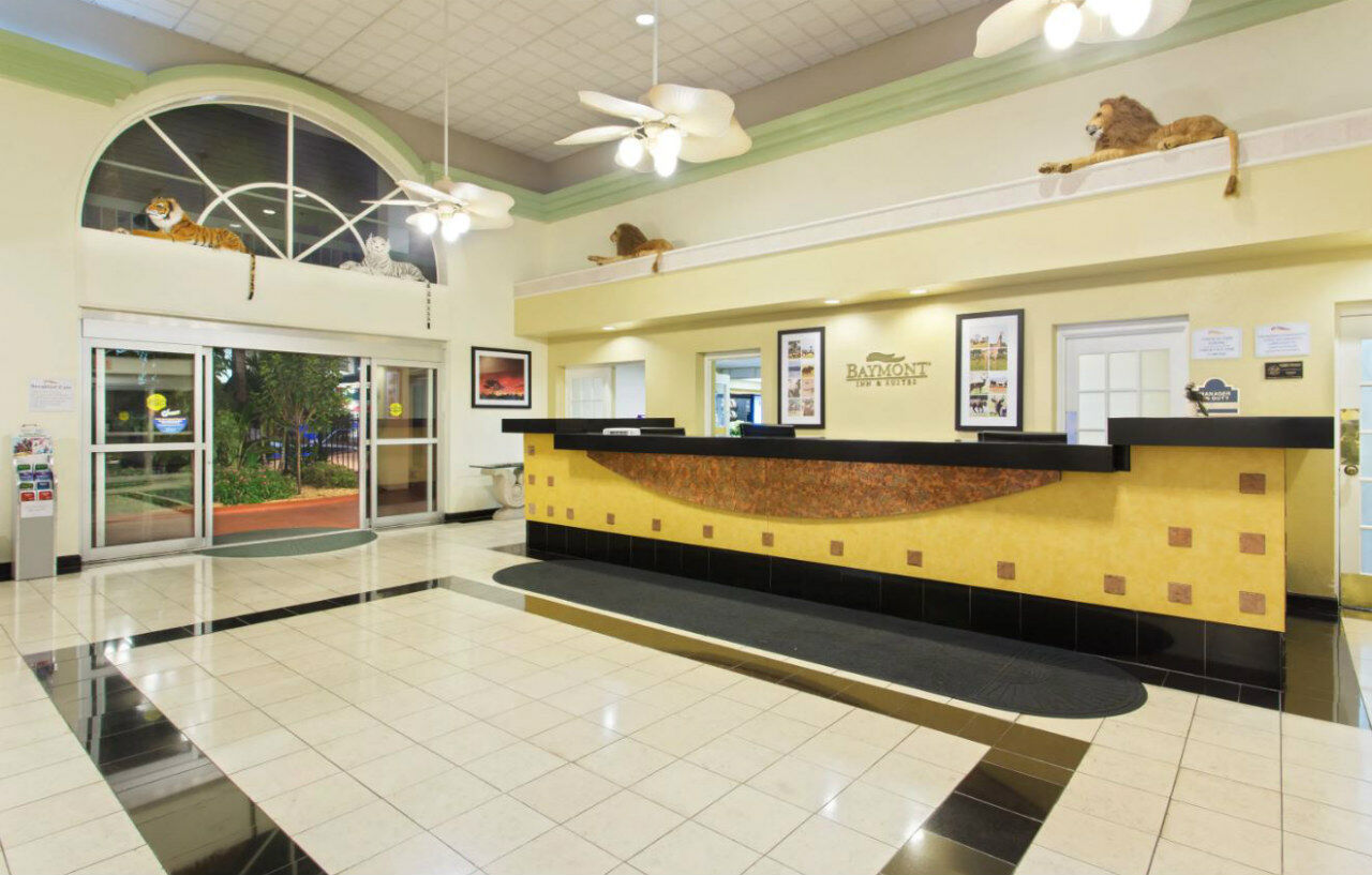 Baymont By Wyndham Tampa Near Busch Gardens Hotel Bagian luar foto