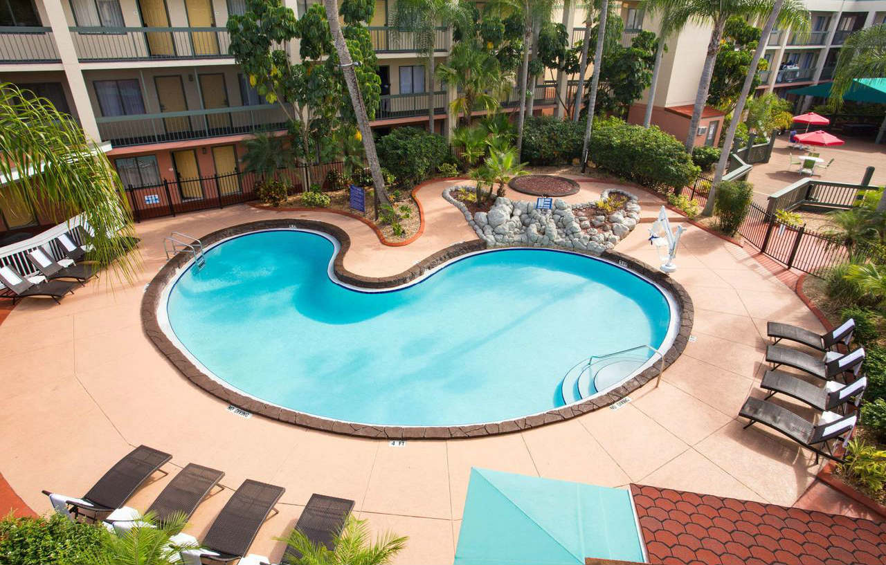 Baymont By Wyndham Tampa Near Busch Gardens Hotel Bagian luar foto